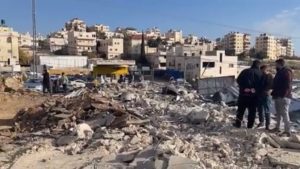 آثار الدمار الذي خلفته قوات الاحتلال بعد هدم منشآت في بلدة حزما