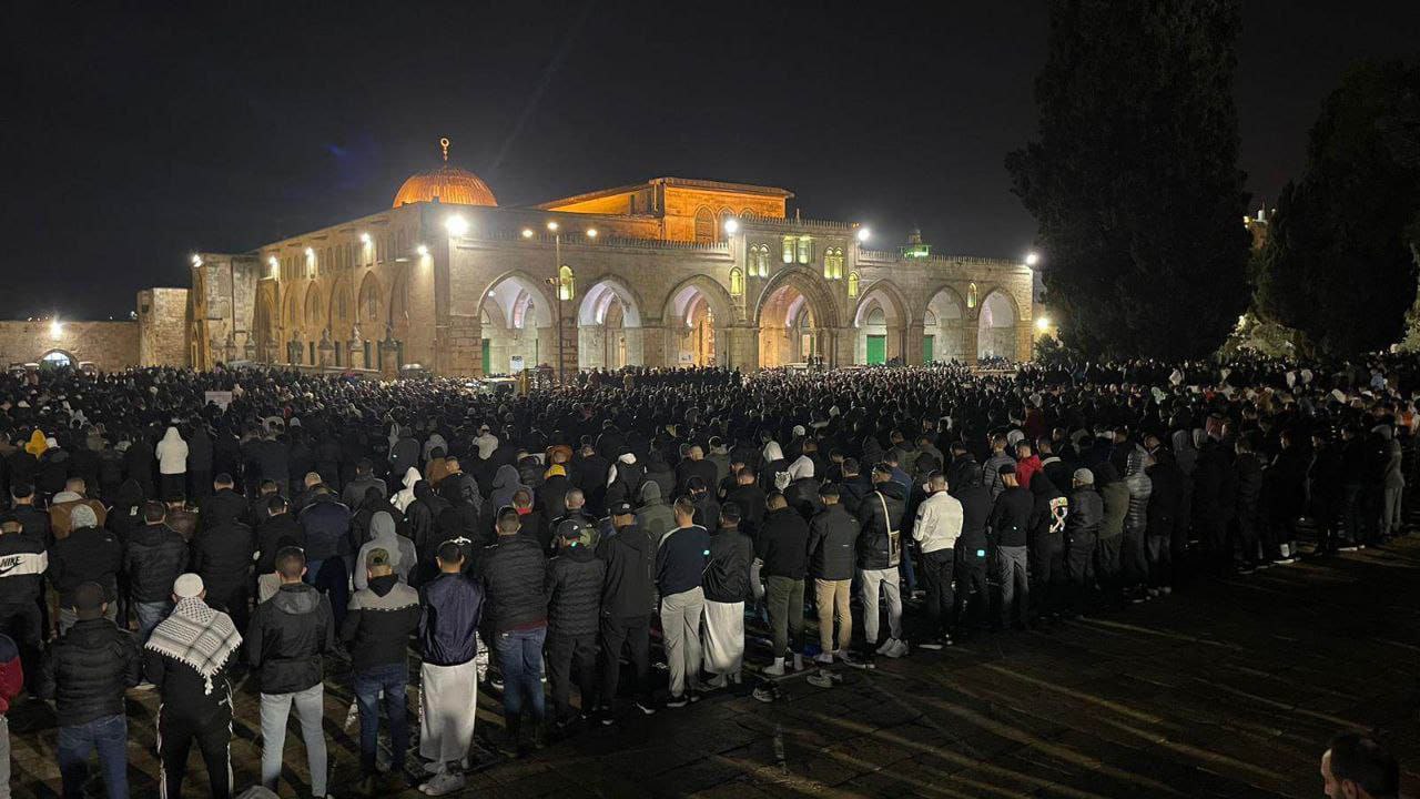 أكثر من 30 ألف مصل أدوا صلاة الفجر يوم الجمعة المسجد الأقصى