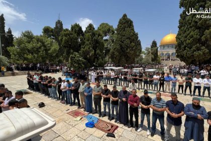 أربعون ألفاً أدوا الجمعة في باحاته .. جانب من صلاة الجمعة من المسجد الأقصى اليوم