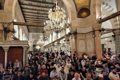 صلاة الفجر في مصليات وباحات المسجد الأقصى